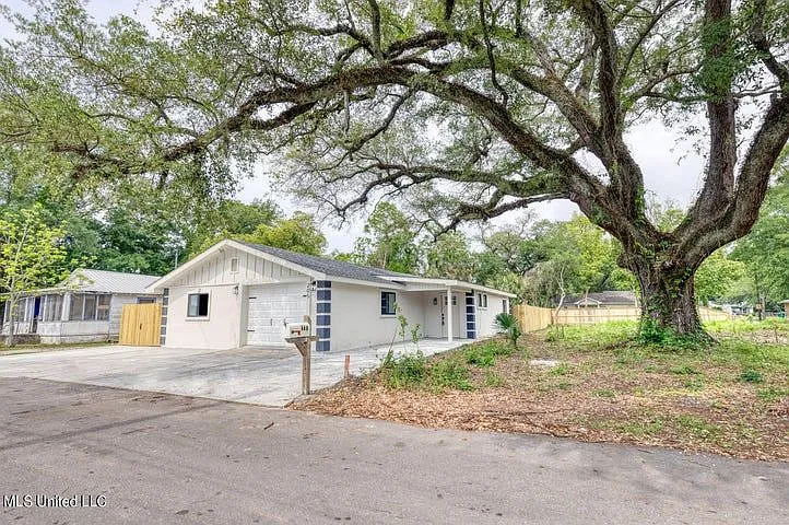 205 Watts St — Photo 15