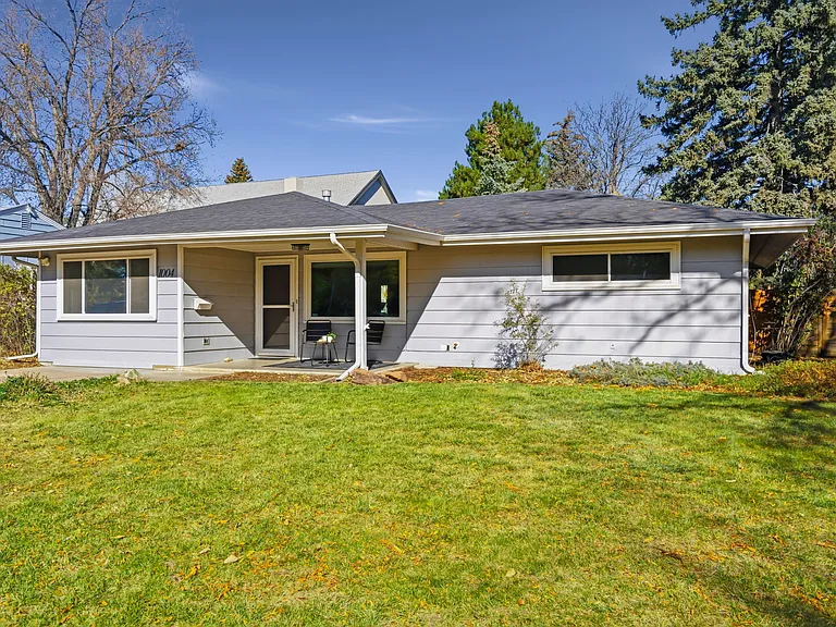 1004 Mantz Pl — Photo 26