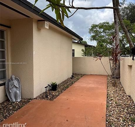 4th image of 13928R Kendale Lakes Cir