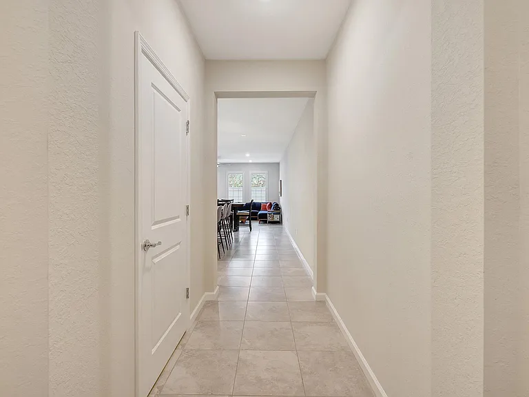 1807 SE Ocean Cove Way — Photo 3