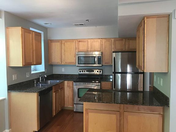 3rd image of 5350 Pershing Ave