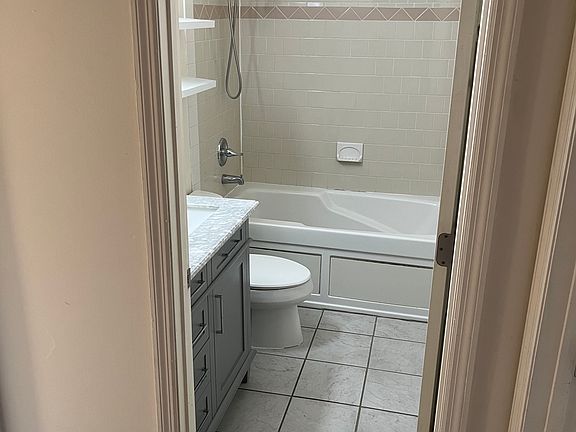 5th image of 443 Linden St APT 3
