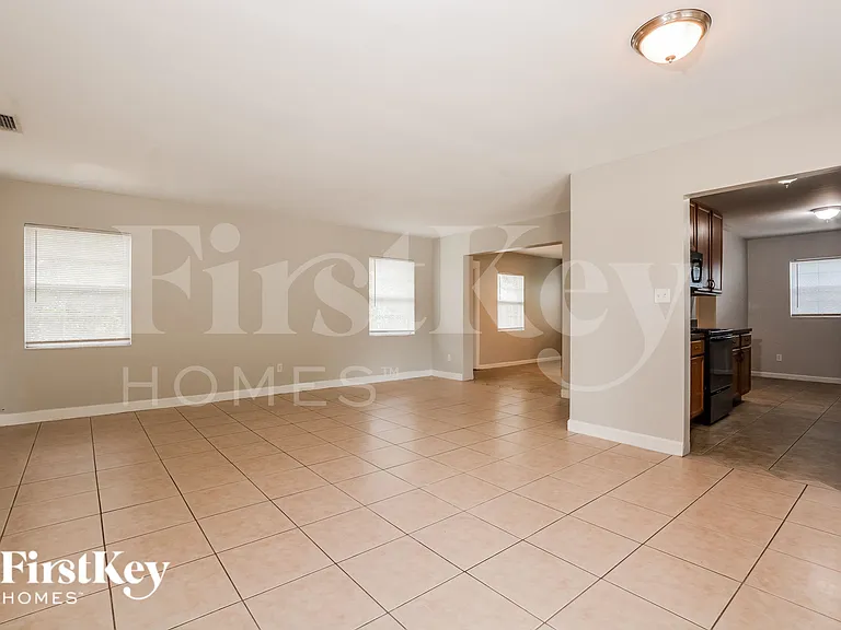 1407 Chilean Ln — Photo 2