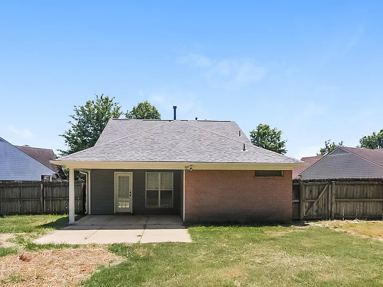 10678 Pecan Meadow Dr N — Photo 18