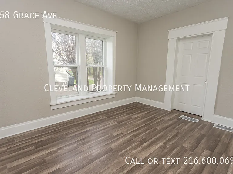 558 Grace Ave — Photo 9