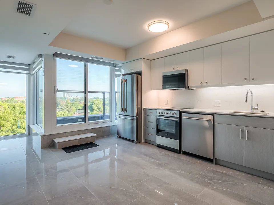 2 Manderley Dr #704