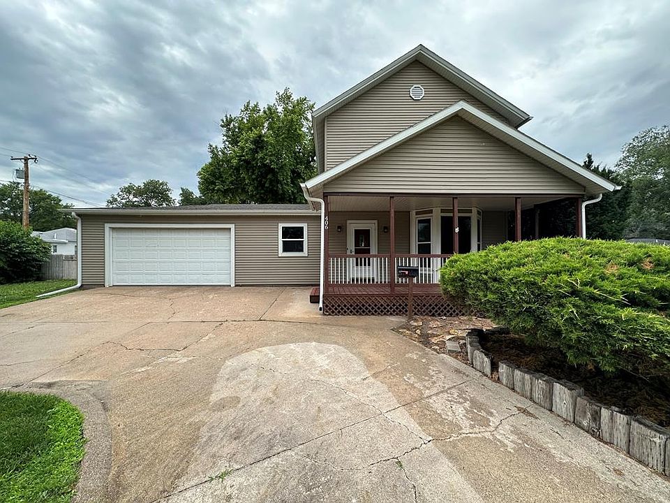 1st image of 406 D Ave