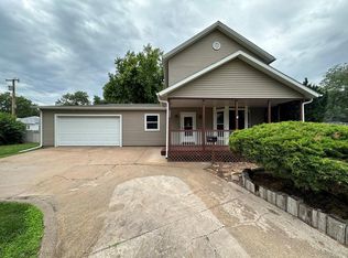 406 D Ave, Central City, NE 68826