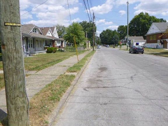 Exterior Neighborhood (street photo)