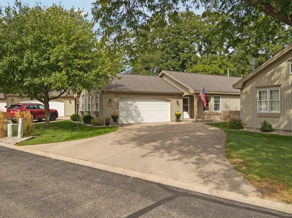 1108 Hemingway Ln, Traverse City, MI 49686