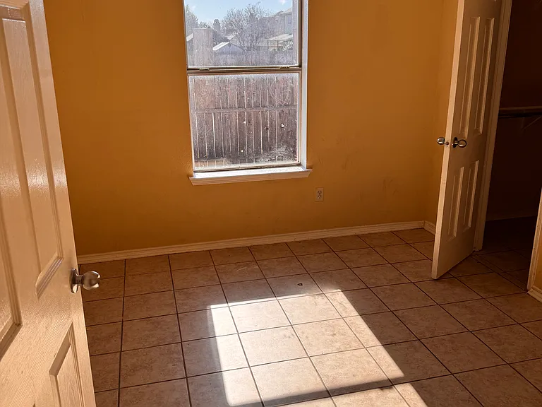 7428 Laurelhill Ct S — Photo 16