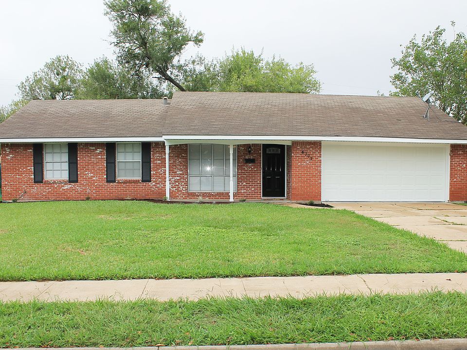 1st image of 4703 Dahlia Ln