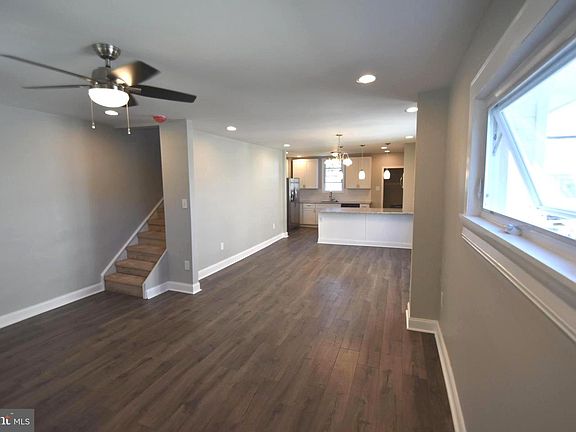 3rd image of 322 N Llanwellyn Ave