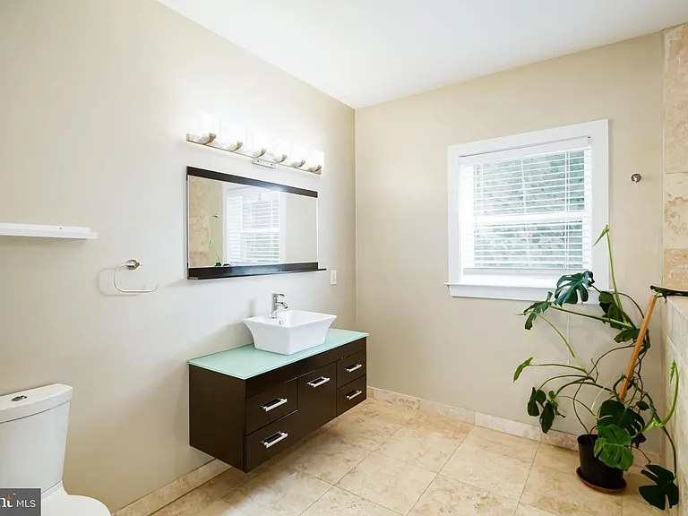 2544 Montrose St — Photo 18