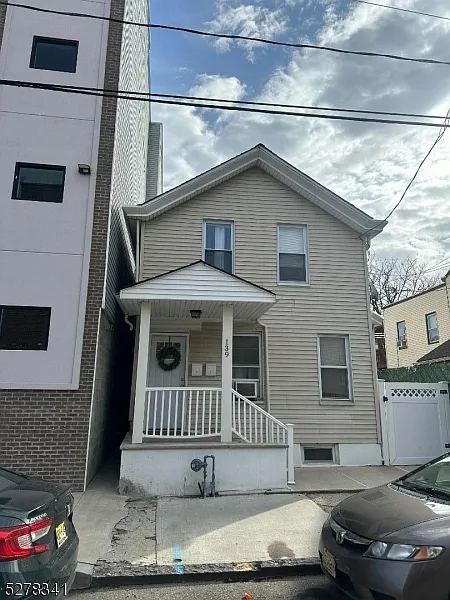 139 Beech St photo 1