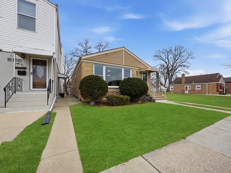 4605 S Laramie Ave — Photo 3