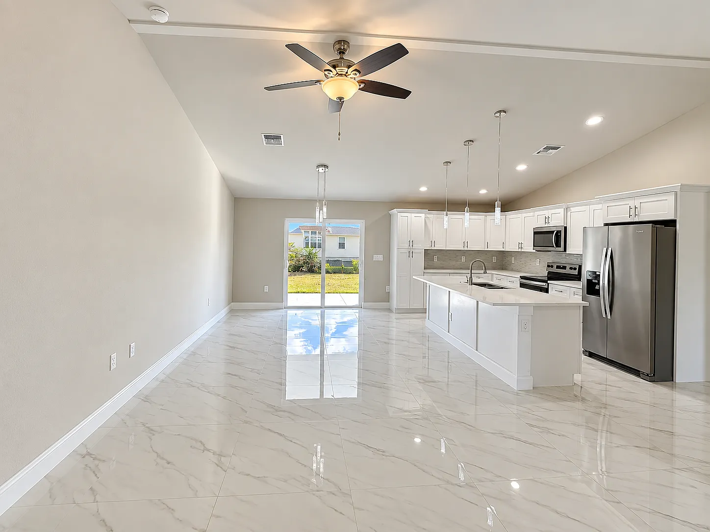 3 bed, 1618 sqft, $2,200 — Photo 2