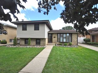 10117 S Mulberry Ave, Oak Lawn, IL 60453