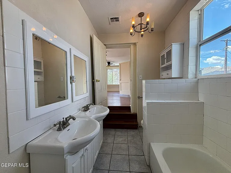 215 W Rio Grande Ave — Photo 20