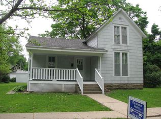 609 Kansas Ave, Hiawatha, KS 66434