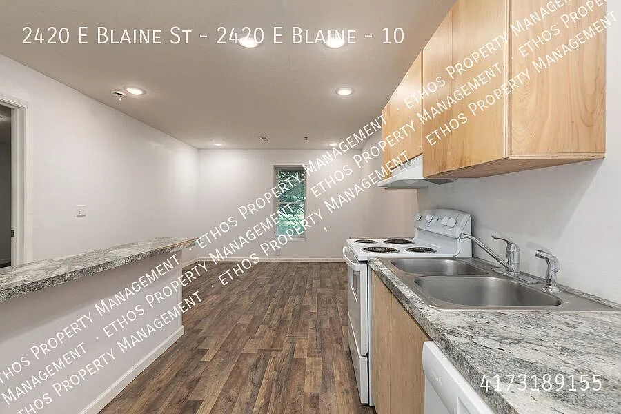 Available now 1 bed/1bath with a dog park! — Photo 3