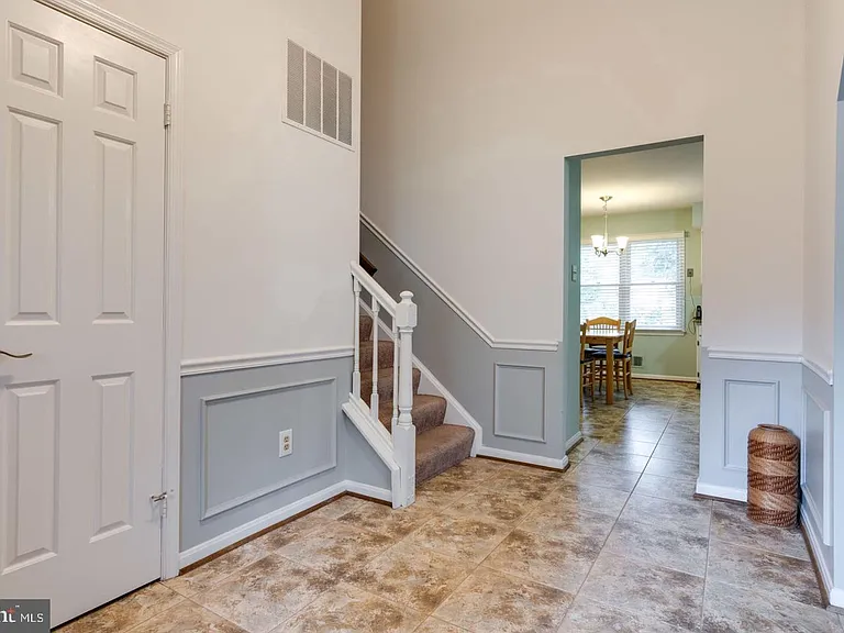 8019 Daffodil Ct — Photo 5