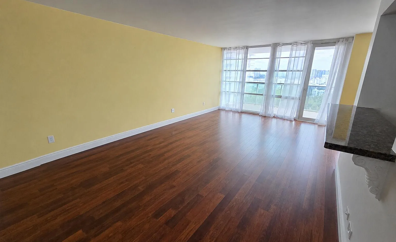1 bed, 1.5 bath, 938 sqft, $2,500 — Photo 3