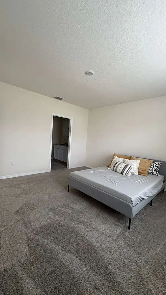 1 bed, 450 sqft, $1,200 — Photo 4