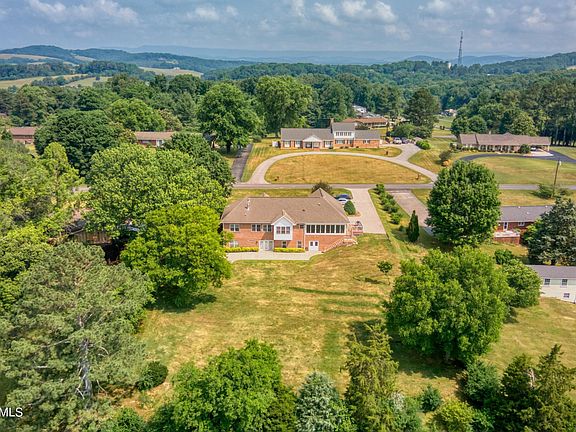 5th image of 1421 Laurel Hills Cir