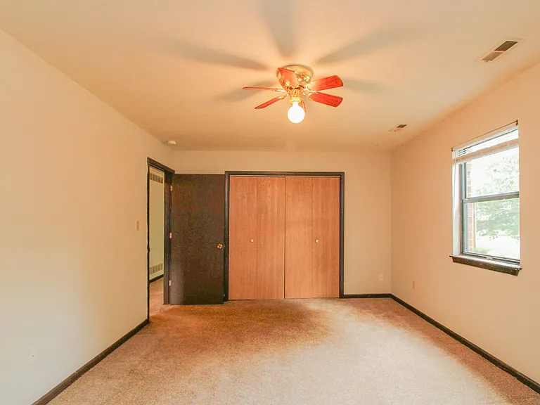 500 N Columbia Dr E — Photo 6
