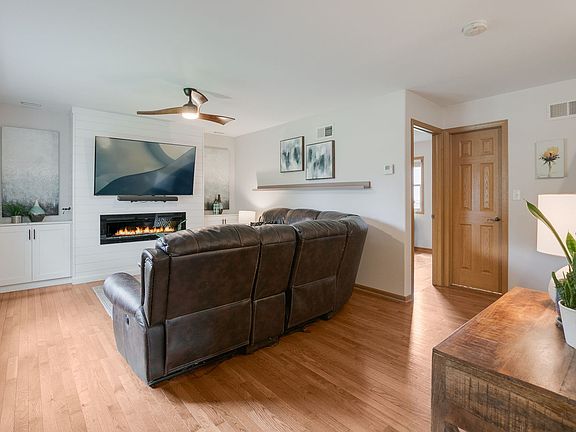 3rd image of 33672 N Greentree Rd