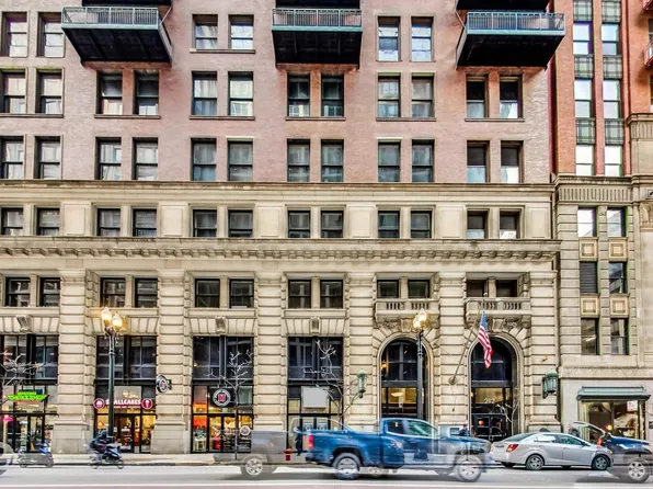 212 W Washington St APT 1202, Chicago, IL 60606