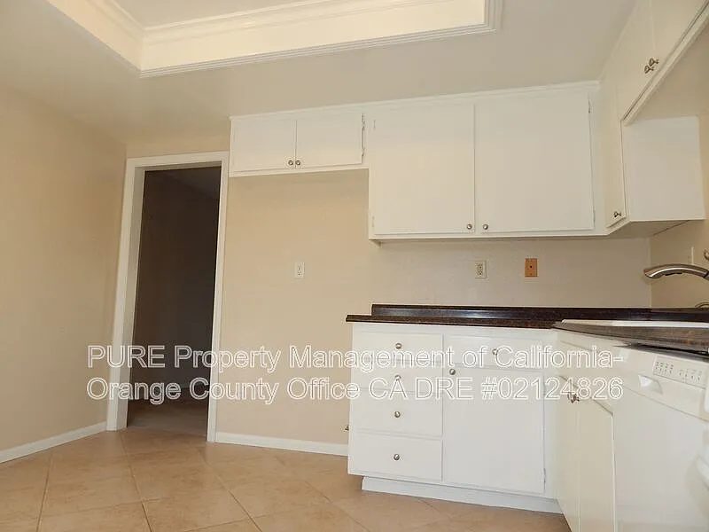 2 bed, 2.0 bath, 900 sqft, $2,700 — Photo 4