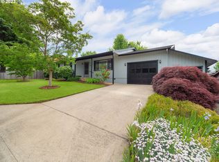 504 Corona Loop Rd, Roseburg, OR 97471