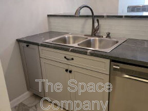 4th image of 98 San Souci St APT B