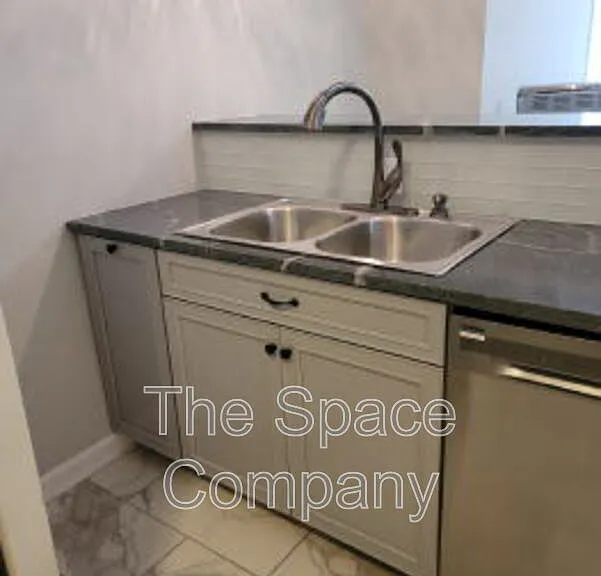 98 San Souci St #B — Photo 4