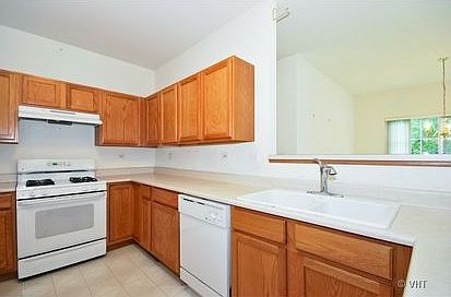 3rd image of 2325 Vanderbilt Dr
