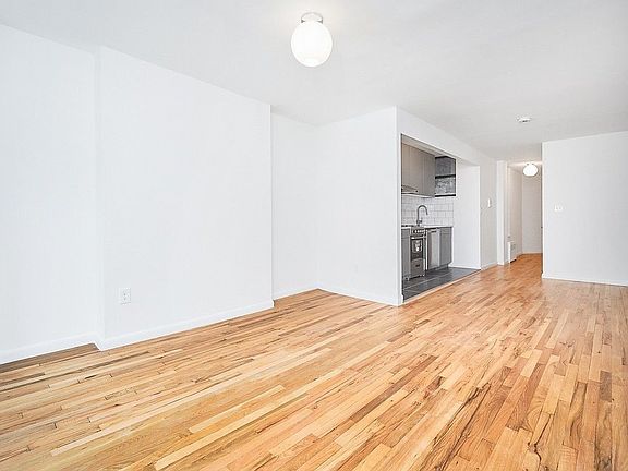 3rd image of 107 W 113th St #B3