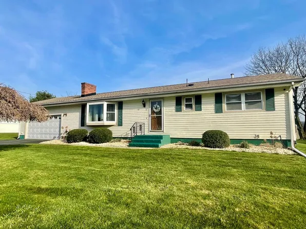 12 Reynolds Dr, Horseheads, NY 14845
