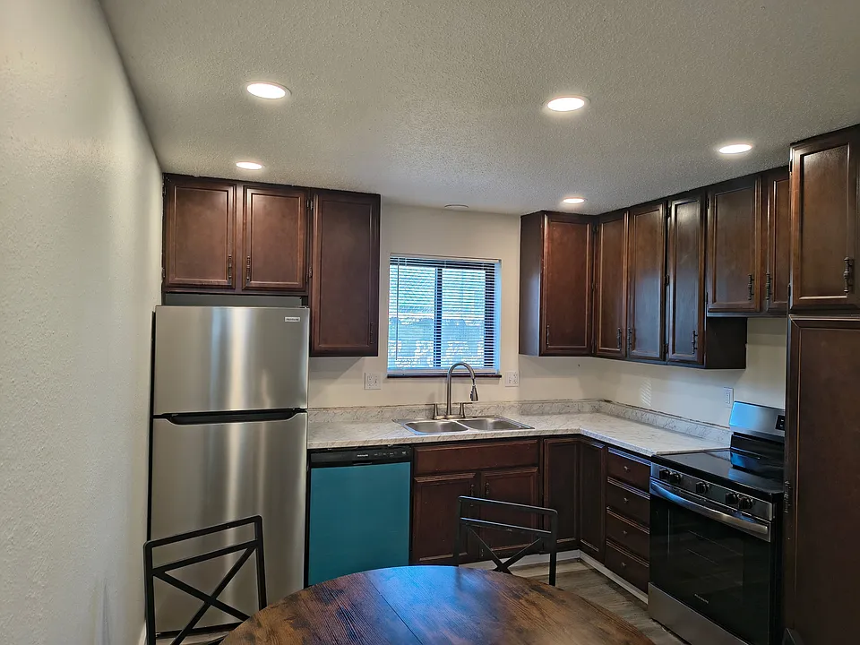 780 Ryan Ave #1