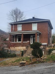 107 2nd Ave, Hinton, WV, 25951