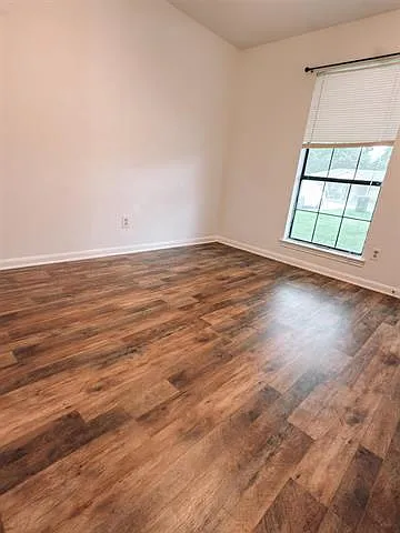 629 Joseph St — Photo 4