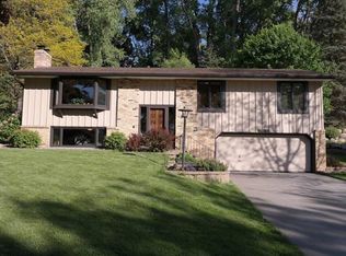 1913 Sioux Ct, Burnsville, MN 55337