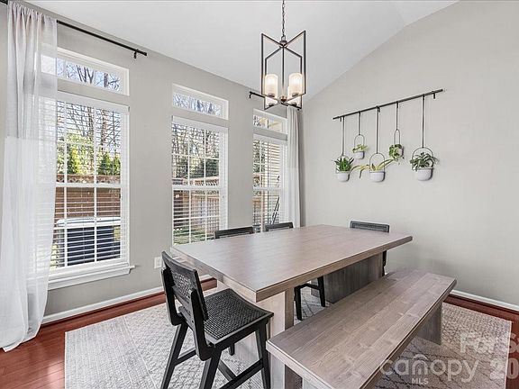 3rd image of 2301 Whitford Ln