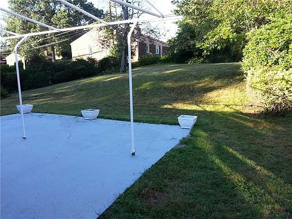 4th image of 4830 Carlyn Dr