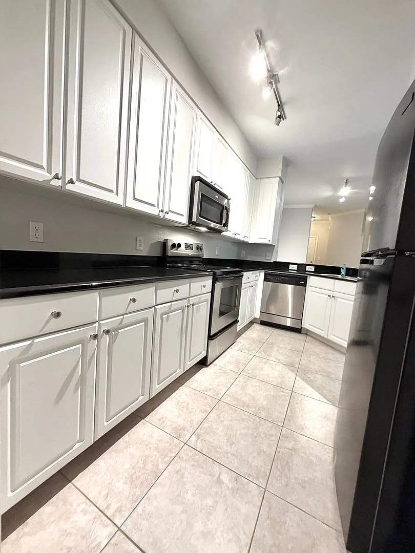 Building Photo - 8539 Gate Pkwy W #1724
