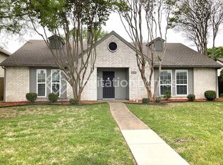 8102 Kensington Dr, Rowlett, TX 75088
