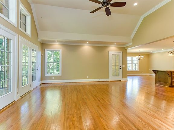 5th image of 5 Charleston Oak Ln