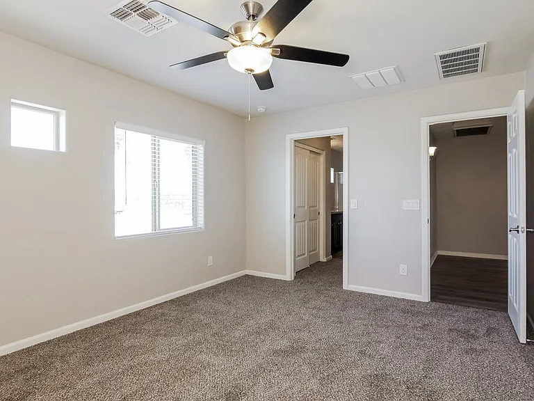 10320 W Devonshire Ave — Photo 9