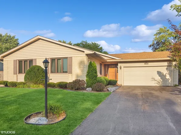 4155 Crimson Dr, Hoffman Estates, IL 60192